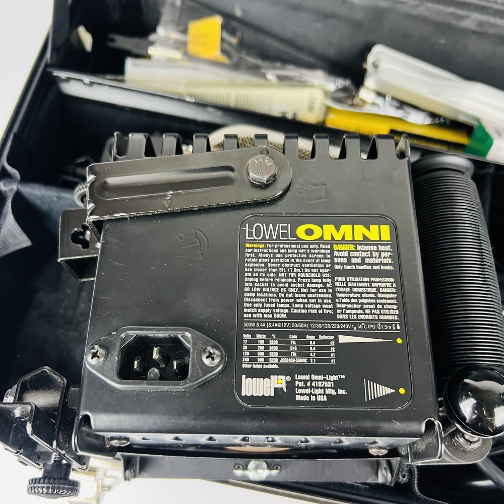 Lowel Omni & Tota Light Kit Hard Case Studio Lighting Untested