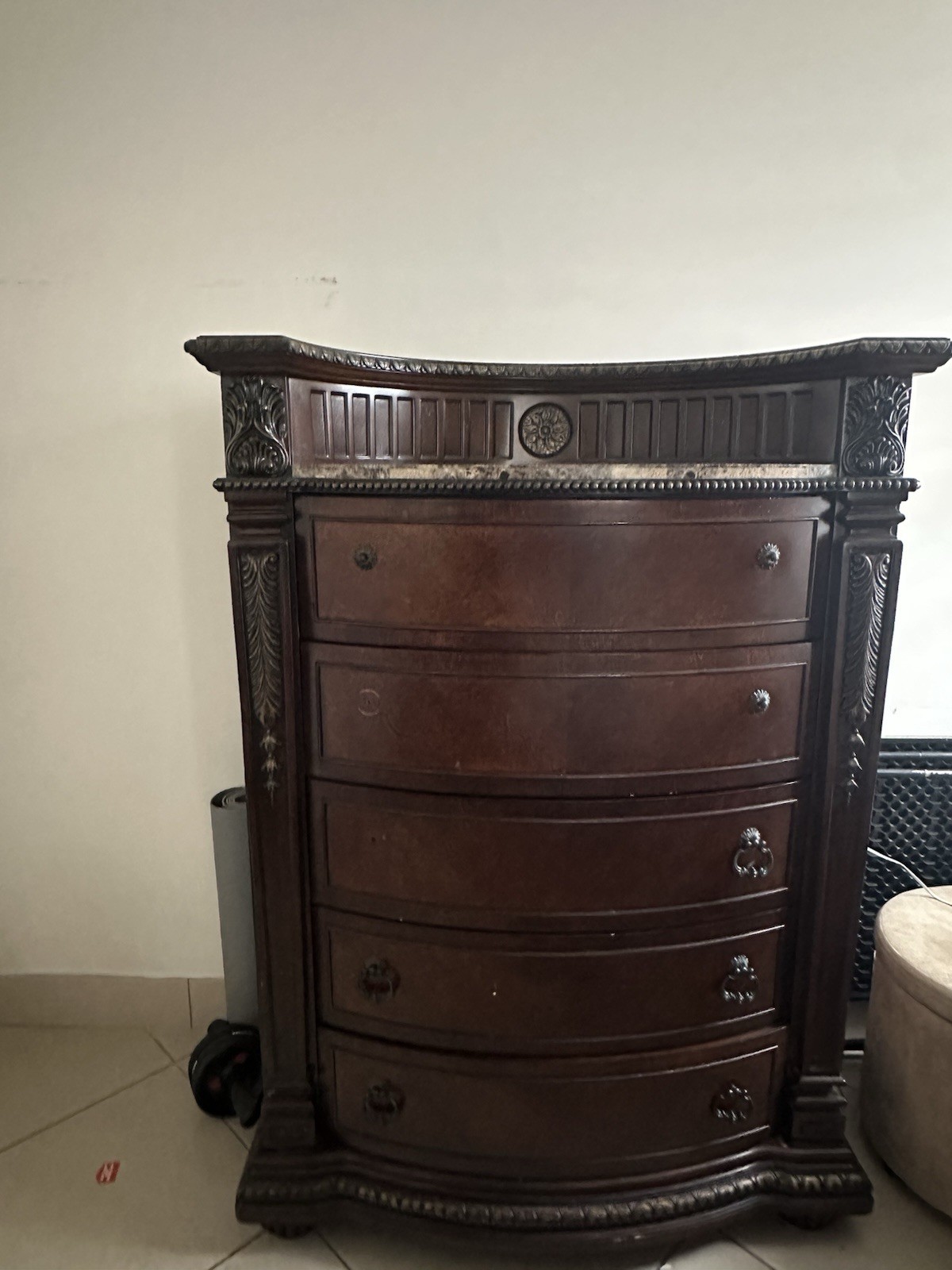 Mahogany Chest of Drawers, Traditional Style, 5 Drawers, Carvings, Bronze Handl…