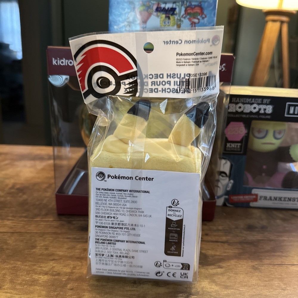 Pokemon TCG: Pikachu Plush Deck Box