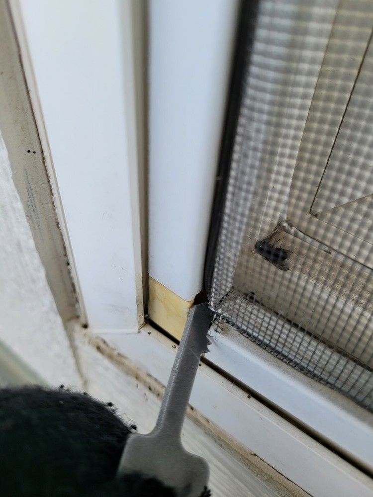 Window Screen Removing Tool