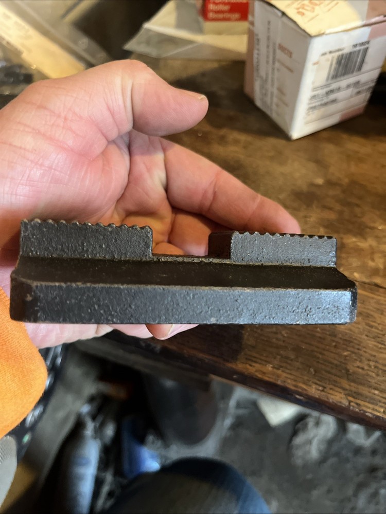 NOS CASCADE C-204186 HOOK Lower Iron Black