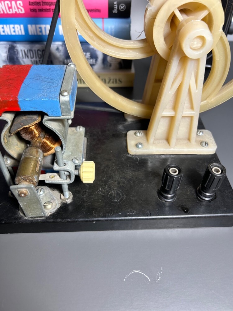 Vintage Soviet Union DC Motor Model – Educational Physics Demonstrator – Collect