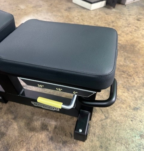 TechnoGym | Urethane Coated KG Dumbbell Set w/ Rack & Adjustable Bench