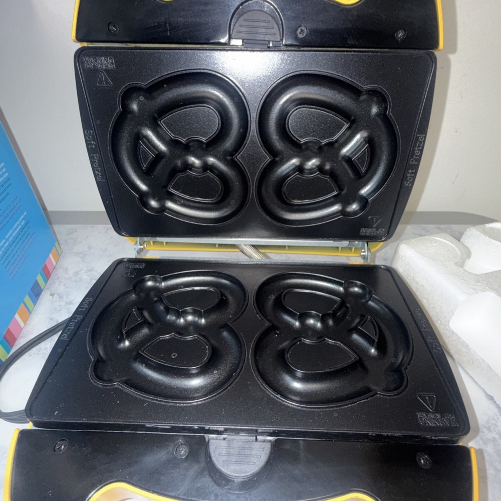 Nostalgia Electrics 2 in 1 Soft Pretzel & Nugget Maker, EUC!