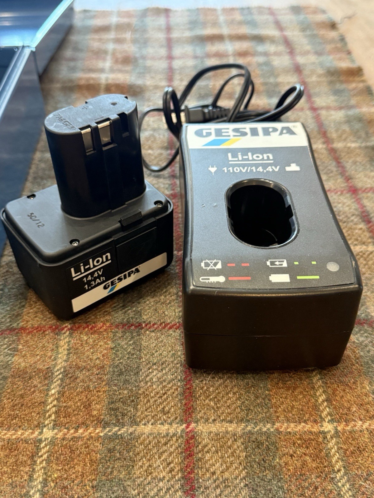 GESIPA 14.4V Li-ion Accubird Riveter w/ Metal Case, 1.3Ah Battery & Charger