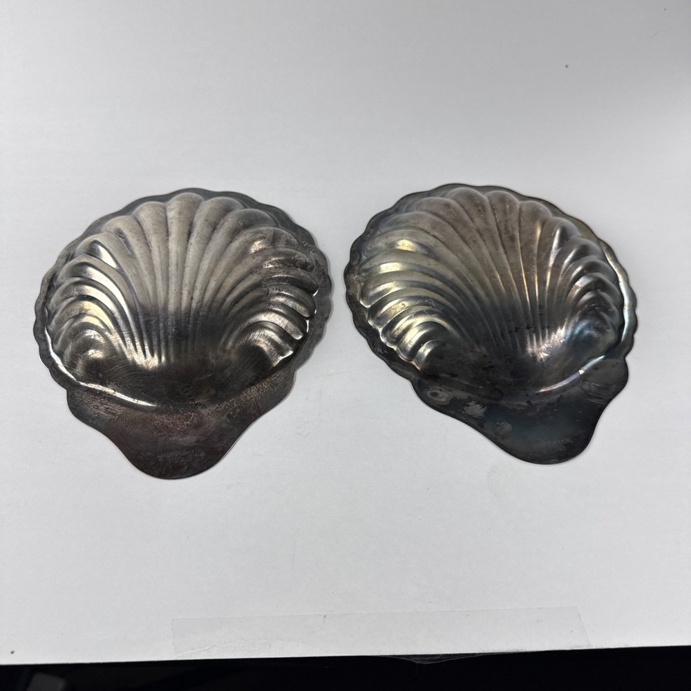 Vtg Oneida Silversmiths 7.5” Clam Scallop Shell Shaped Candy Nut Dish Set Of 2