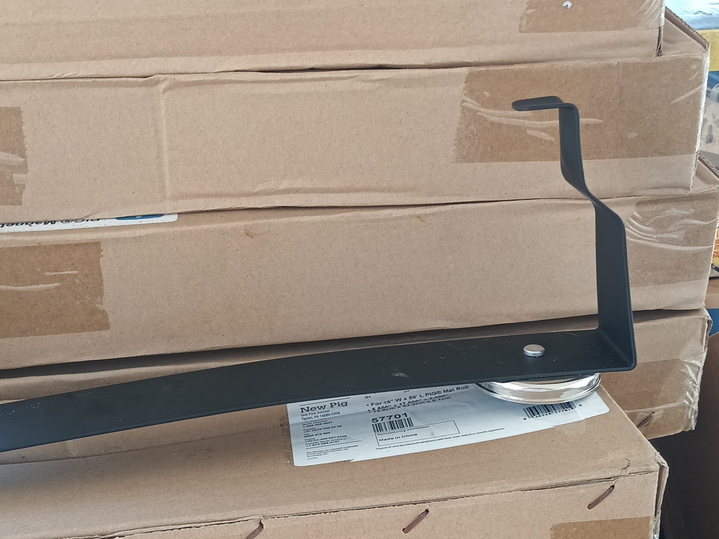 New Pig Corporation 57701 PIG Magnetic Roll Holder **FREE SHIPPING!!**