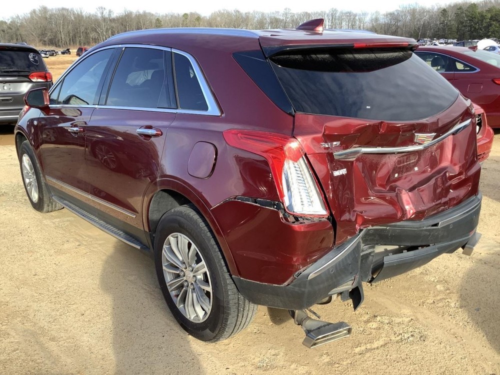 XT5 2017 Glove Box 4925385