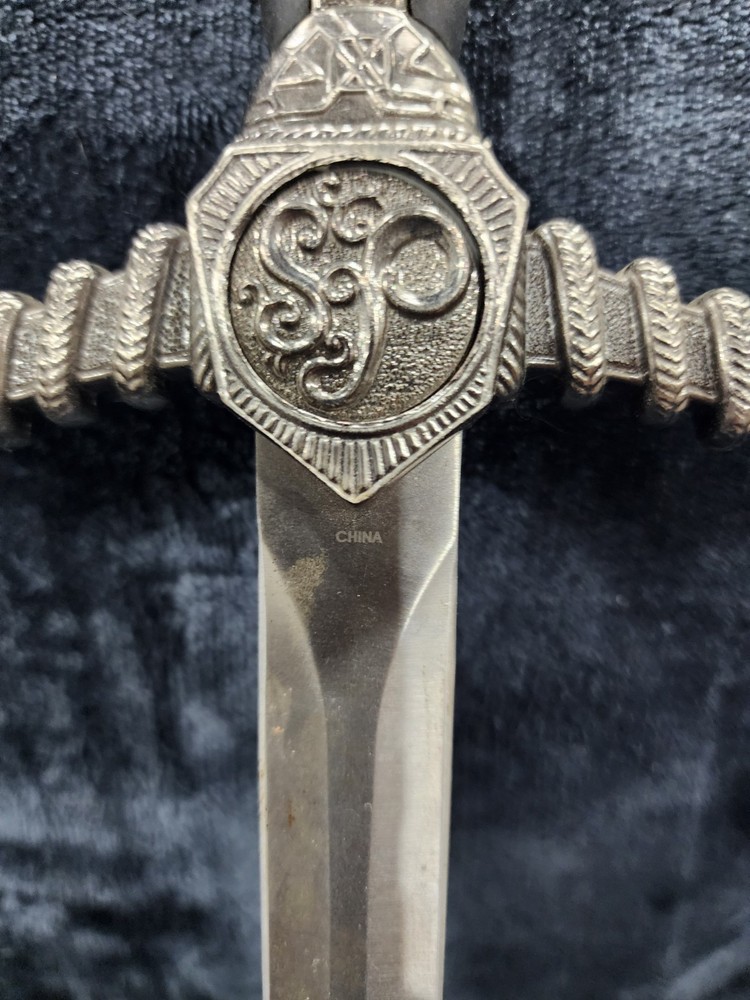 Celtic Knot Dagger martial arts swords