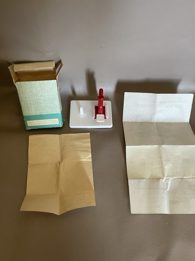 Vintage Witch sewing Needle Threader wt Instructions In Original Box (E24)