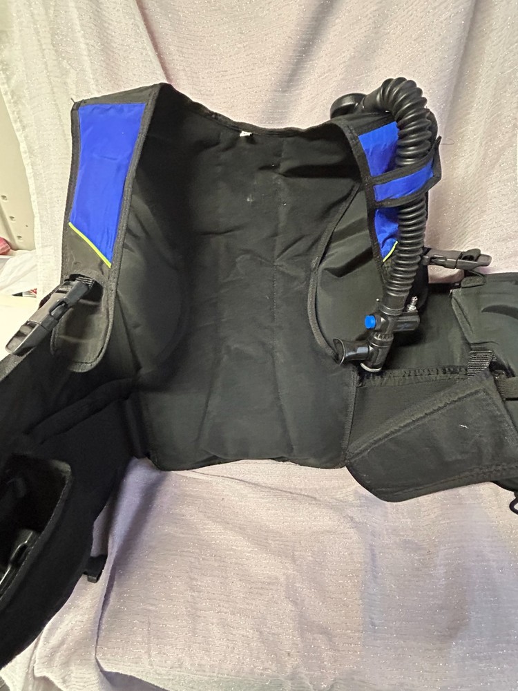 SeaQuest Scuba Diving BCD Buoyancy Control Device Size Large Blue / Black