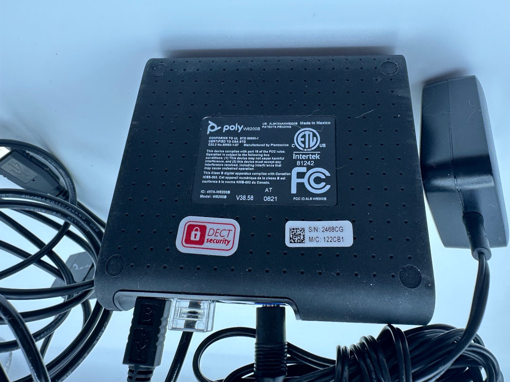 Plantronics POLY W8200B Wireless Headset & Charging base DECT + Adapters