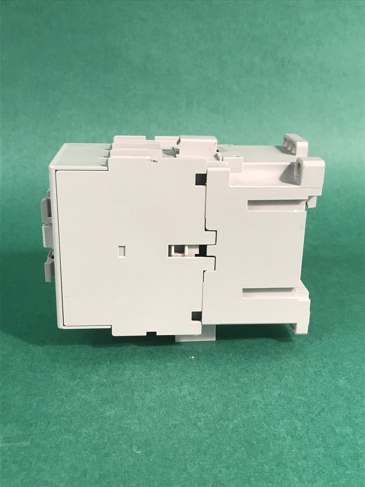 Allen-Bradley 100-C30E*00 SER C Contactor