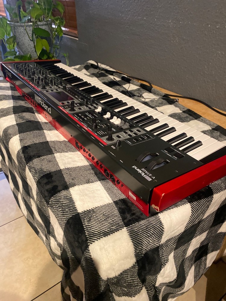 Roland V-STAGE76 76-Note Performance Keyboard (Damaged )