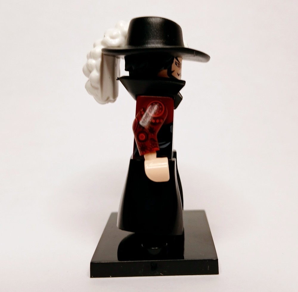 Dracule Mihawk Minifig - One Piece
