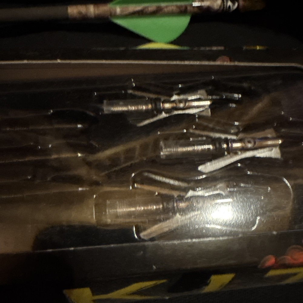 Carbon Express Hunter Arrows 3 Pack 3 Rage Hypodermic Broadheads 3 Field Tips