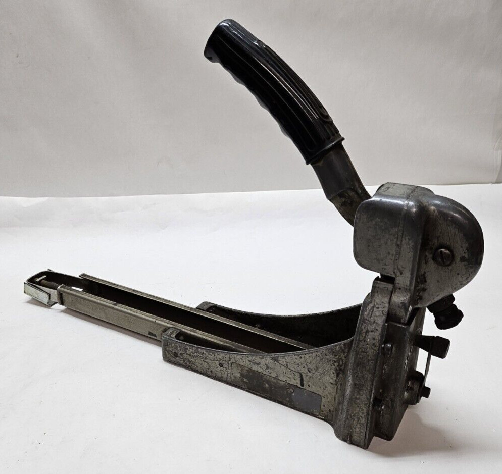 International HB5A56310 Hand Boxer Stapling Machine (Missing Spring)