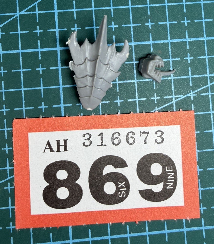 Tyranid Warrior Head Complete Helmet Crest Chitin 40K Bits Kitbash Leviathan