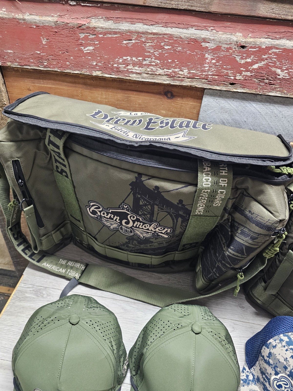 2 Drew Estates Barn Smokers Duffle Bags And Accessories