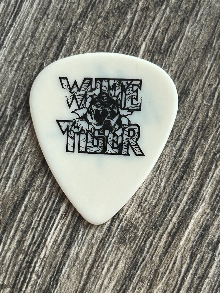 Kiss Guitar Pick MARK ST. JOHN Signature White Tiger 2001 Vintage Kiss