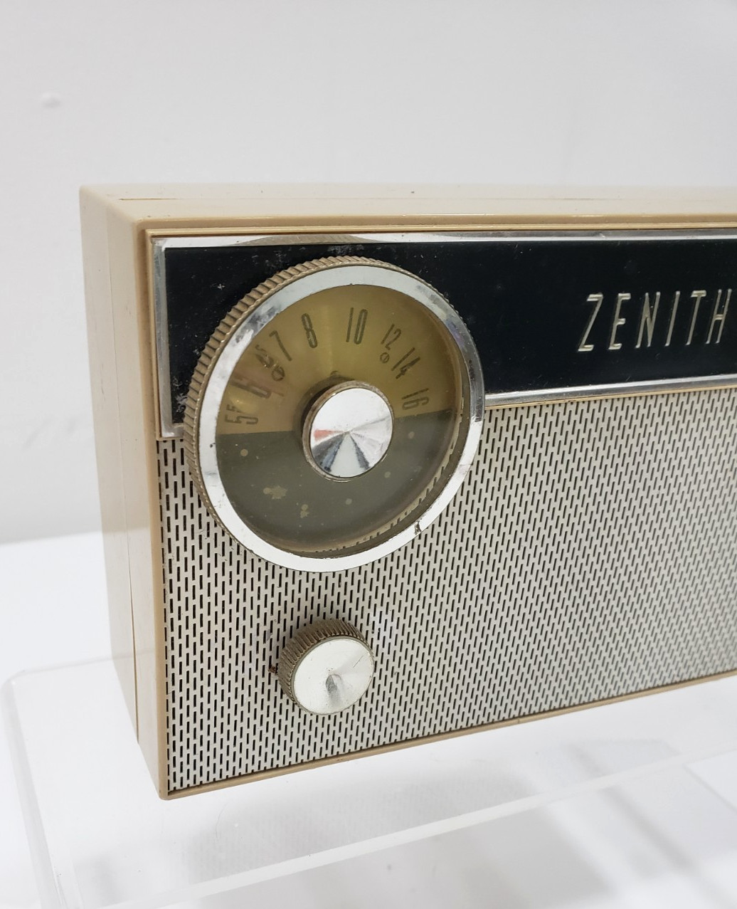 VINTAGE ZENITH ROYAL R475L (475) TRANSISTOR RADIO 1962 WORKS WITH FLAWS