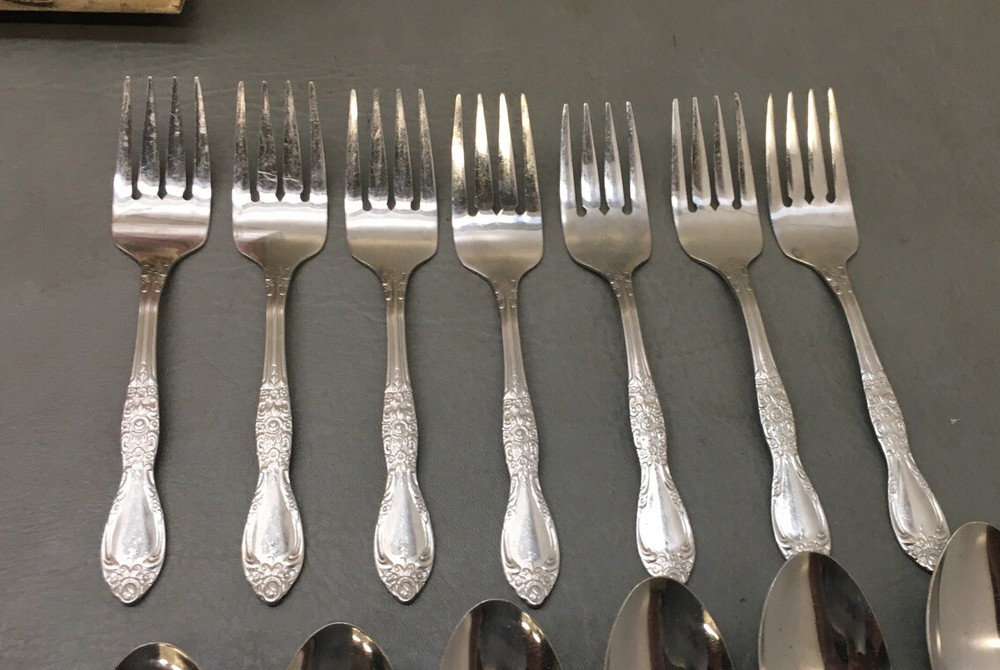 Oneida Silversmith Norhland Silversmith 50 Pc Set Missing 5 Utensils, Carolina