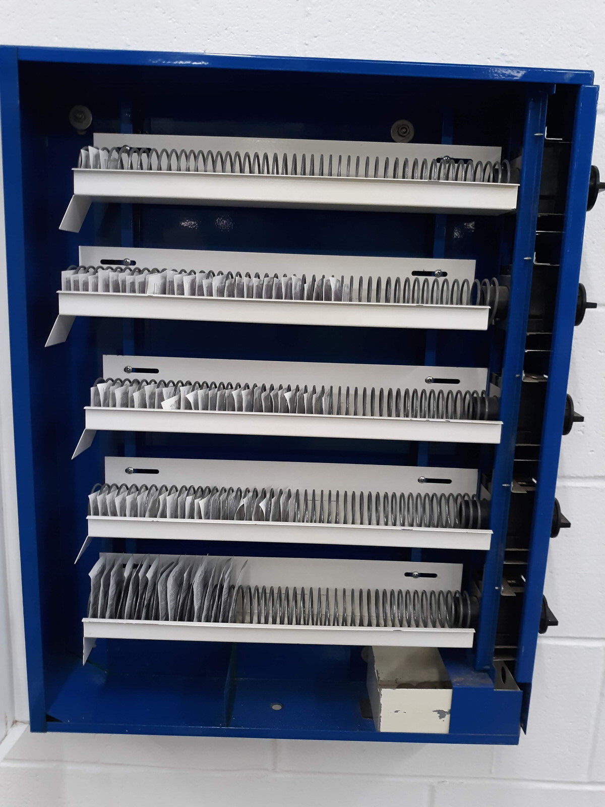 Medicine Vending Machine - Medical supplies - condoms - adjustable pricing