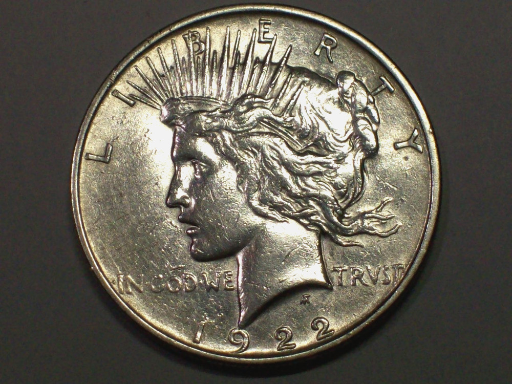 1922-D Peace Dollar    AU      SN8390