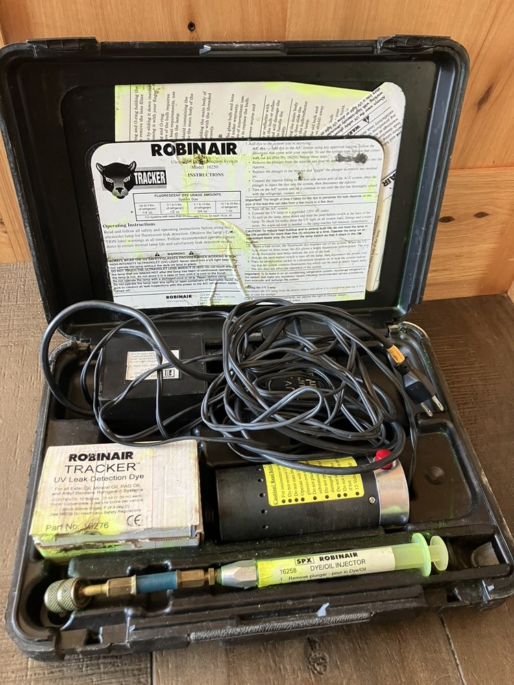 ROBINAIR TRACKER Ultraviolet Leak Detection System # 16250 With Case Hvac