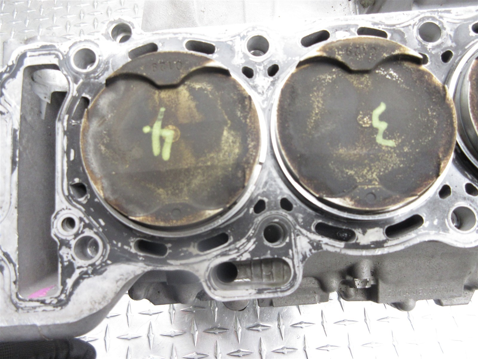 2012 11-15 Kawasaki ZX10R ZX1000 ZX10 Crankcase Case Engine Motor Block Piston