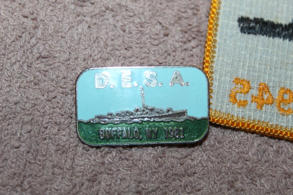 Original WW2 U.S. Navy Sailor Vet's "USS Whitehurst" Patch, Badge & Insignia Lot