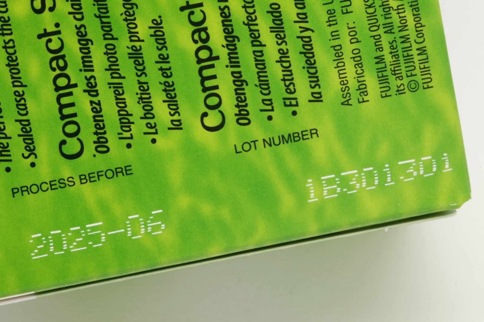 FUJIFILM QuickSnap 800 Waterproof 35mm One-Time-Use Disposable Camera #33210