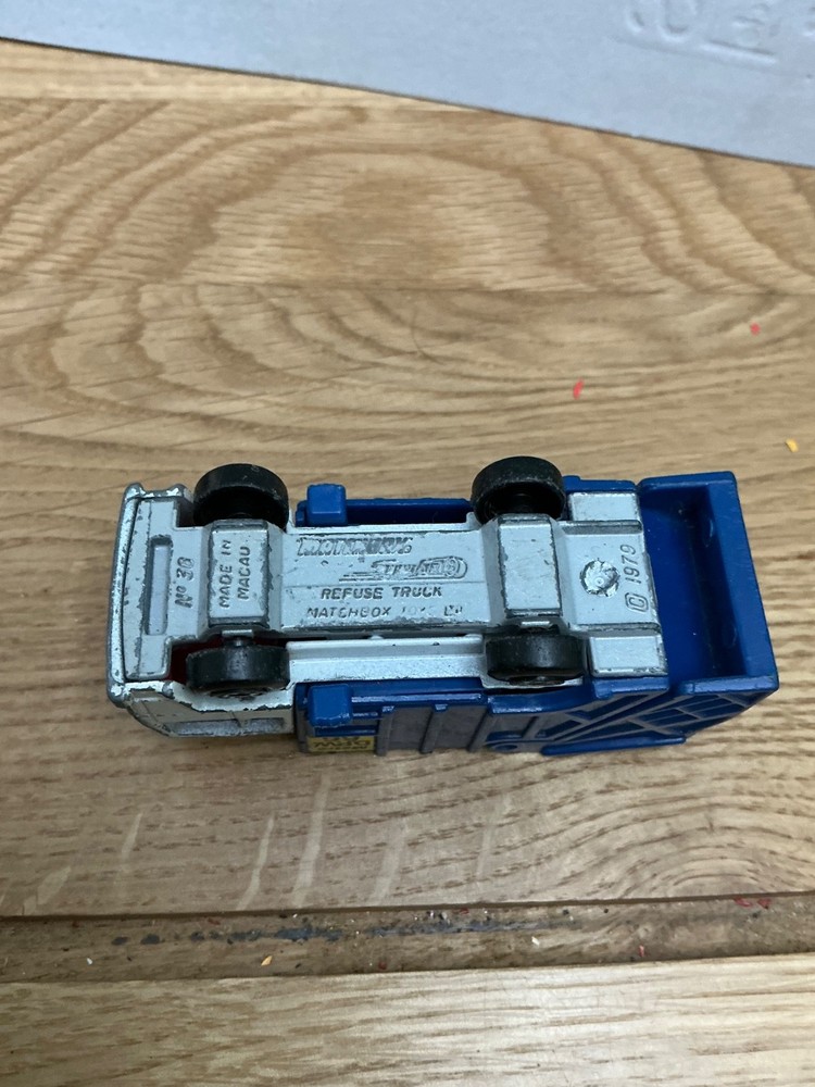 Matchbox 36 Refuse Truck white/blue 1979
