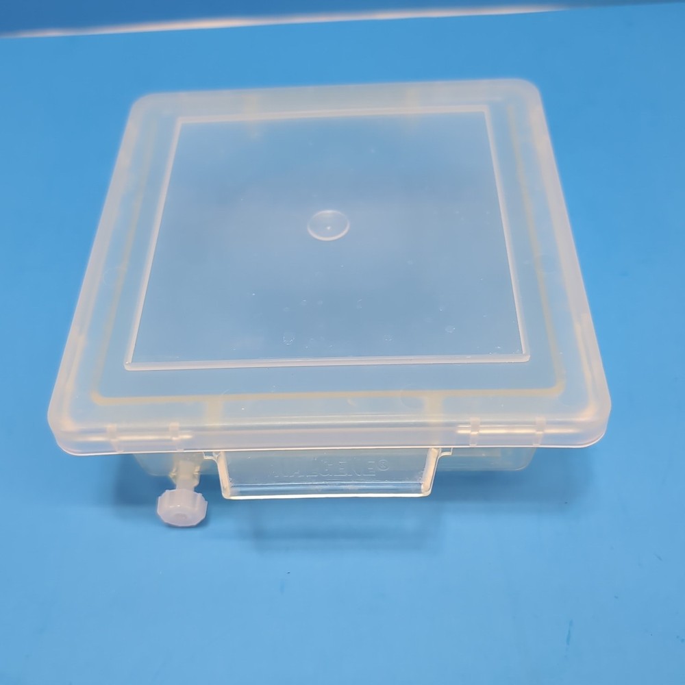 Nalgene Reaction Tub with lid and drain valve.