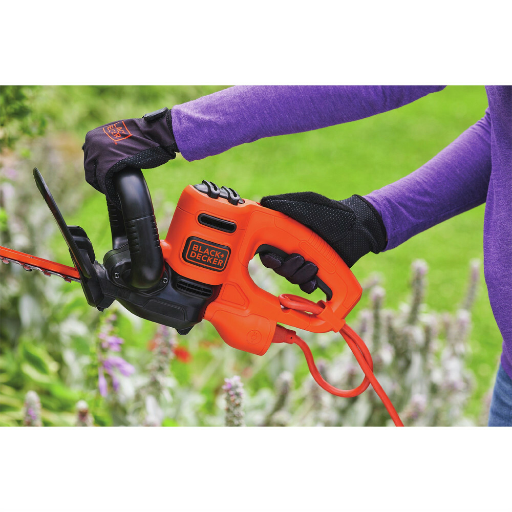 Black & Decker BEHT200 120V 3.5 Amp 18 in. Electric Hedge Trimmer New