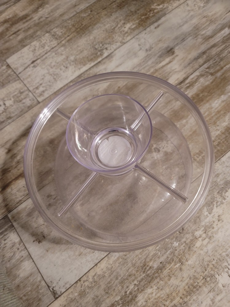 Clear cake stand with lid