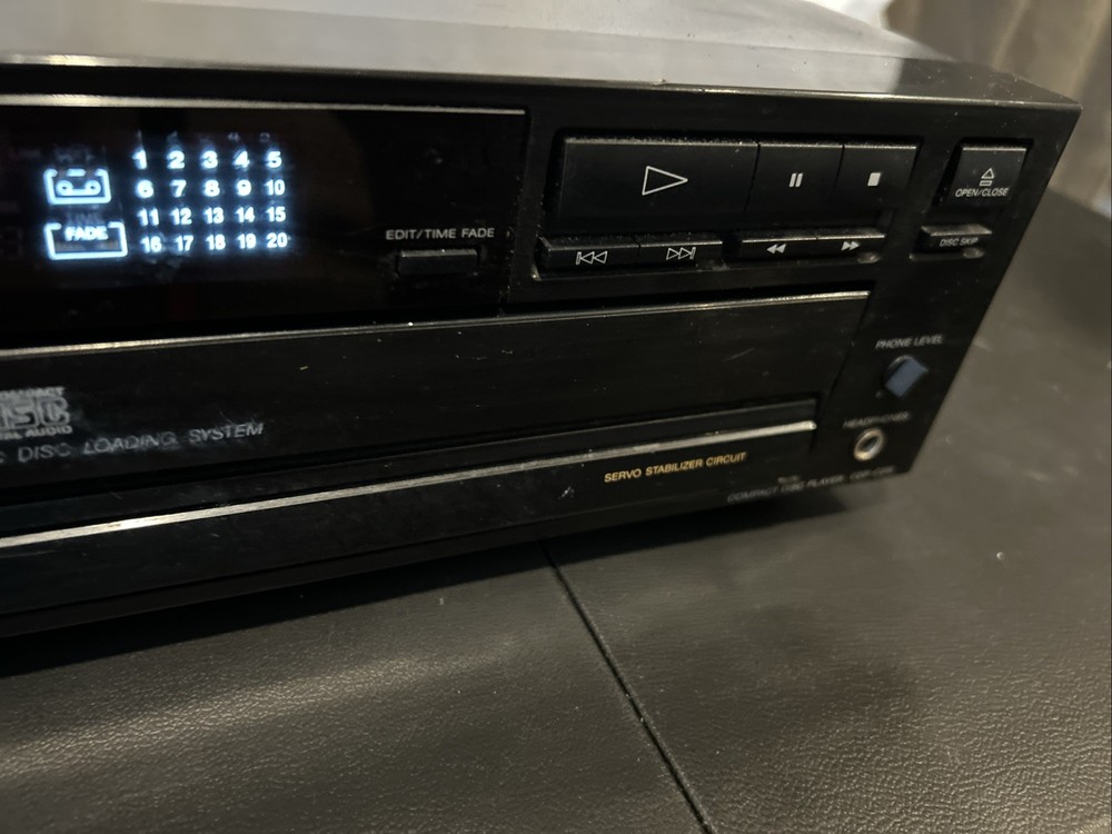 Vintage Sony Compact 5-Disc CD Player CDP-C215