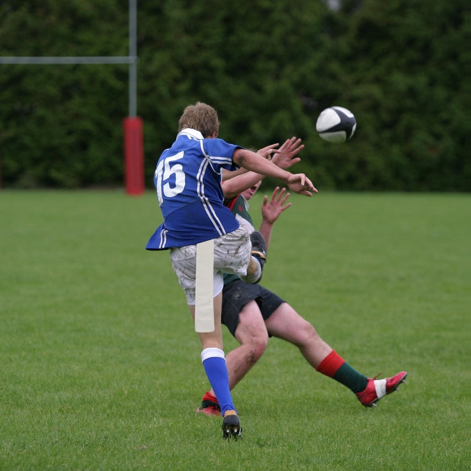 Football Towel, Streamer Thin Sports Towel with Hook and Loop Closure, for Dryin