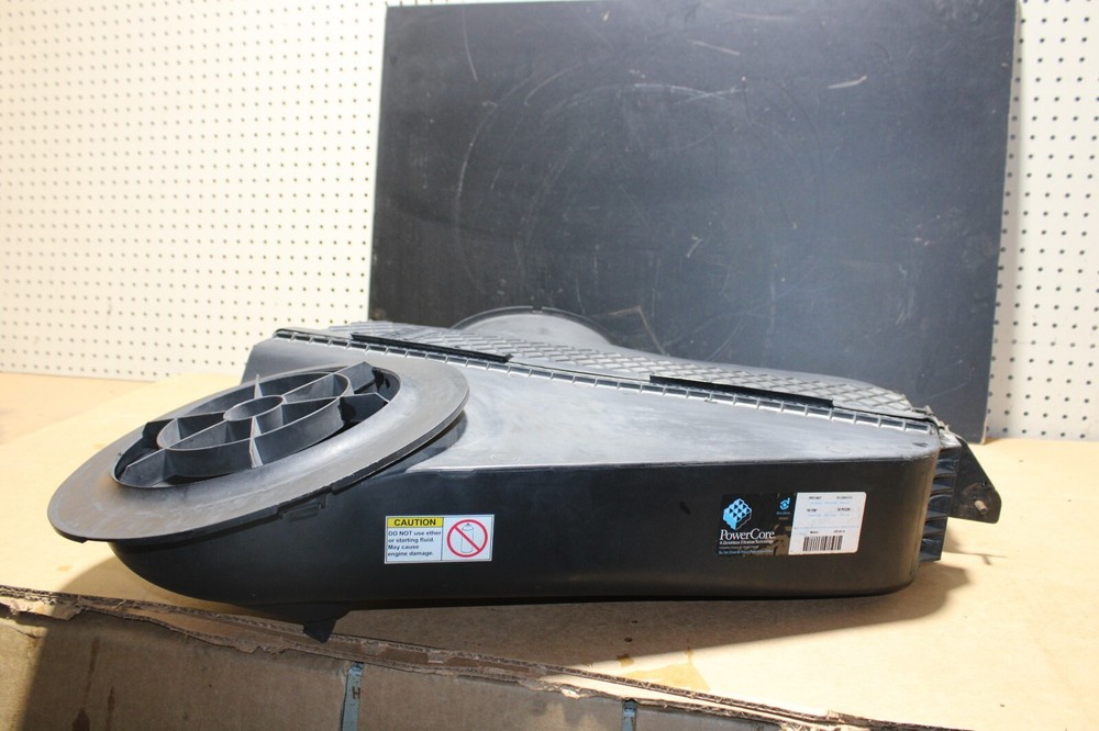 2015 Freightliner Cascadia Air Cleaner