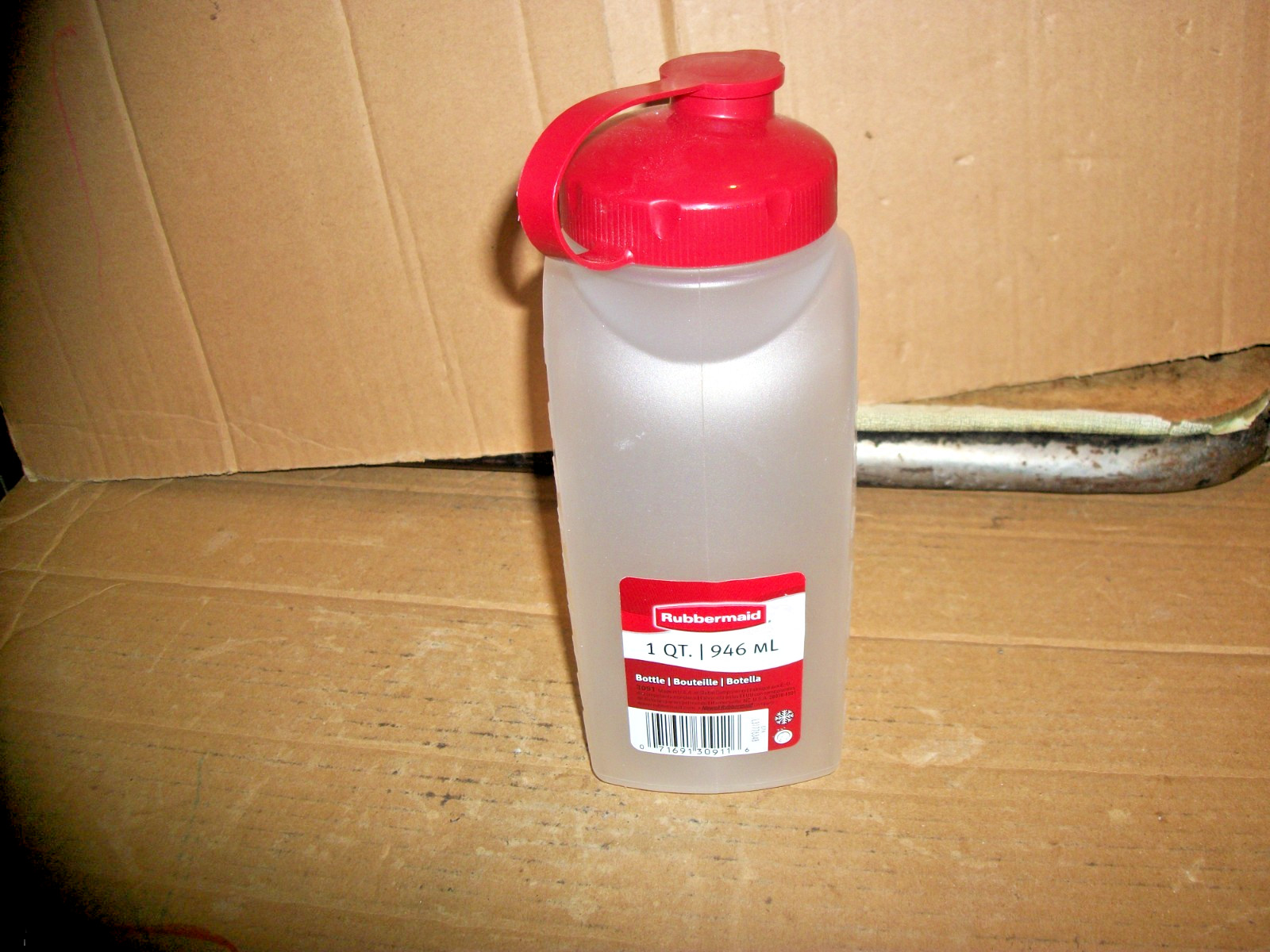 Rubbermaid 1 Quart/32 Oz Drink/Beverage Pitcher/Bottle Servin Saver/MixerMate