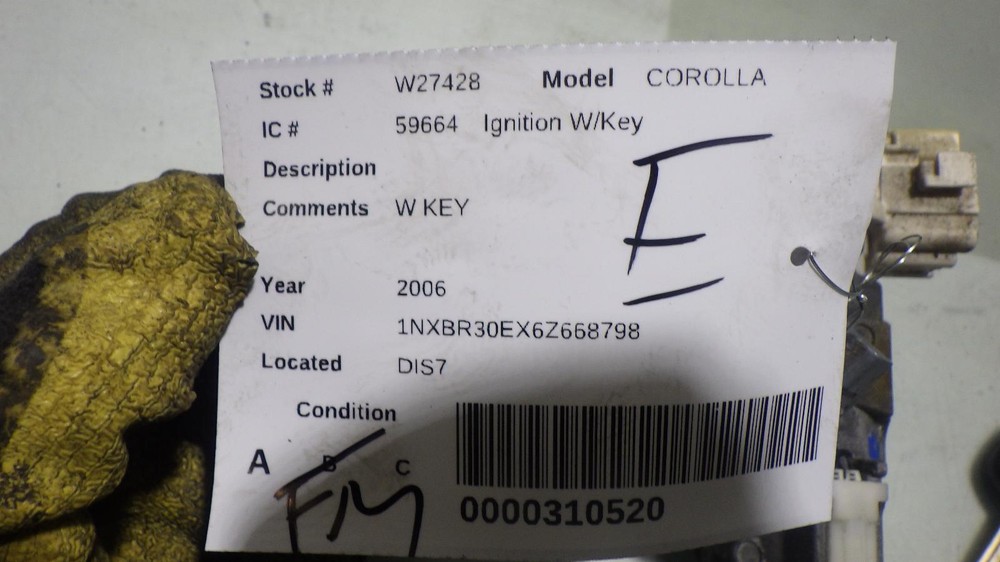 06 TOYOTA COROLLA Ignition W/Key