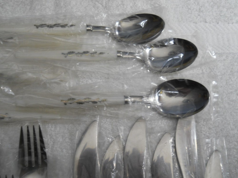 21 Pc Set Royal Crown Bakelite Flatware MCM Danish Modern White Silver Oak Leaf