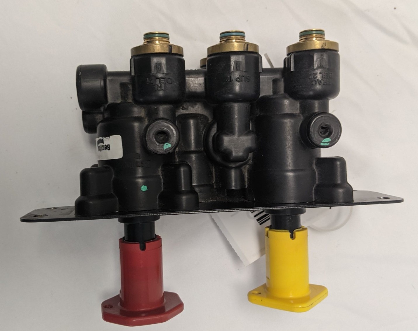 Used Bendix MV3 Air Supply/Parking Brake Valve w/o Elbow PTC - P/N BW 5018303