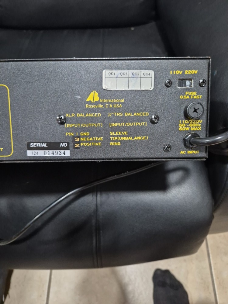 AB International Model 131 Graphic Equalizer Rack Unit Model 131LT