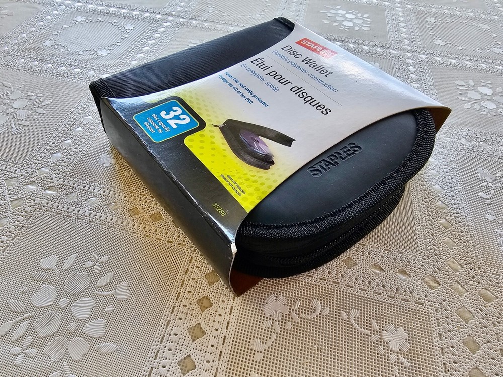 Staples Disc Wallet (Capacity 32 Discs)