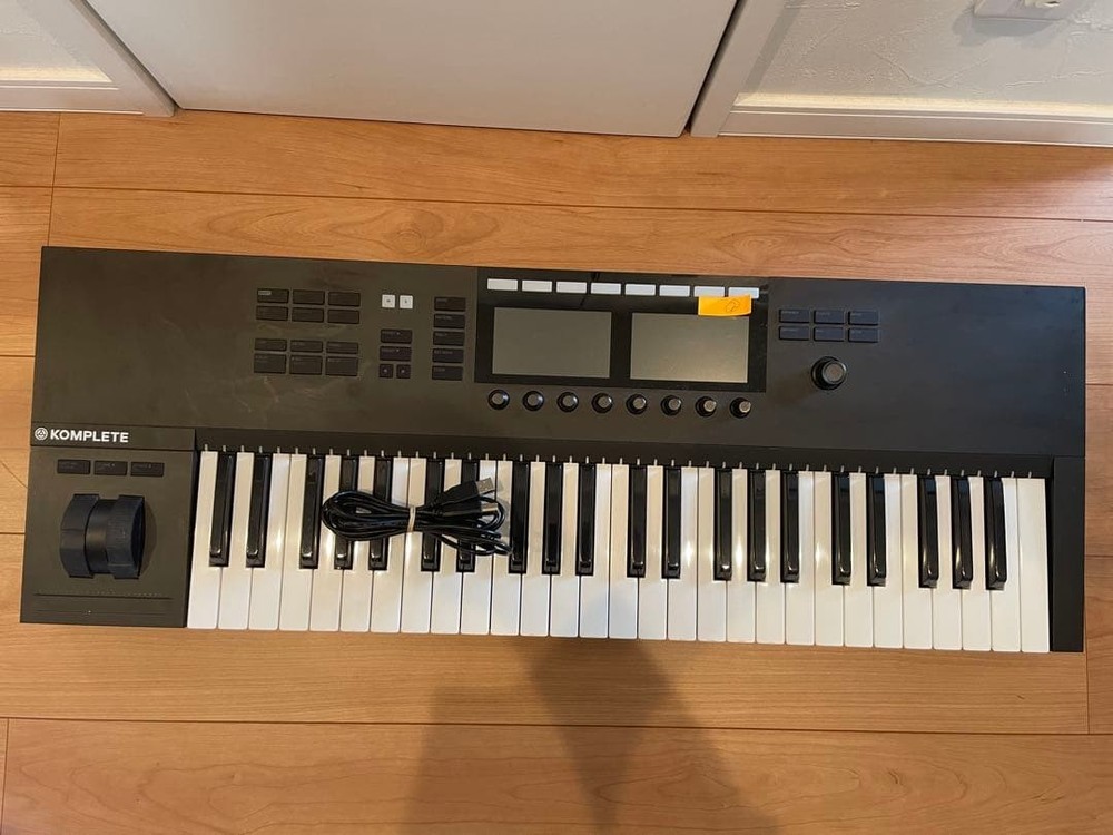 Native Instruments S-Series Komplete Kontrol S49 MK3 Keyboard Controller
