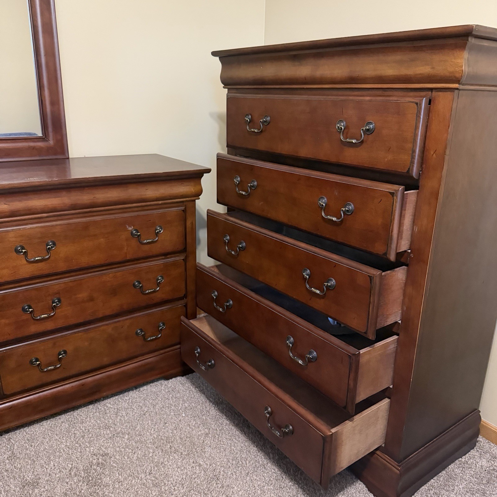 CHEAP PRICE ONLY TODAY Large Mahogany Chest of Drawers in very good condition