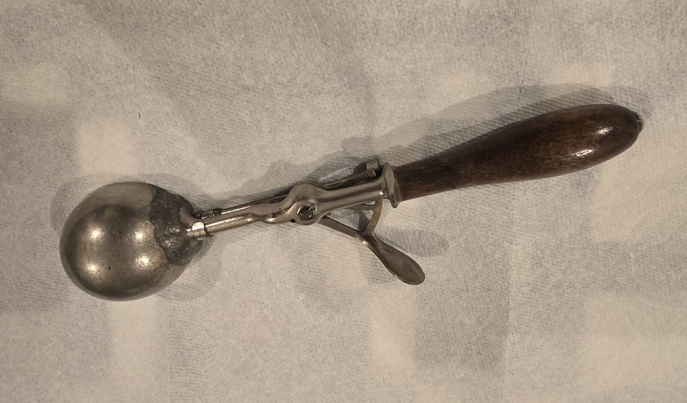 2 Vintage Ice Cream Scoops both working