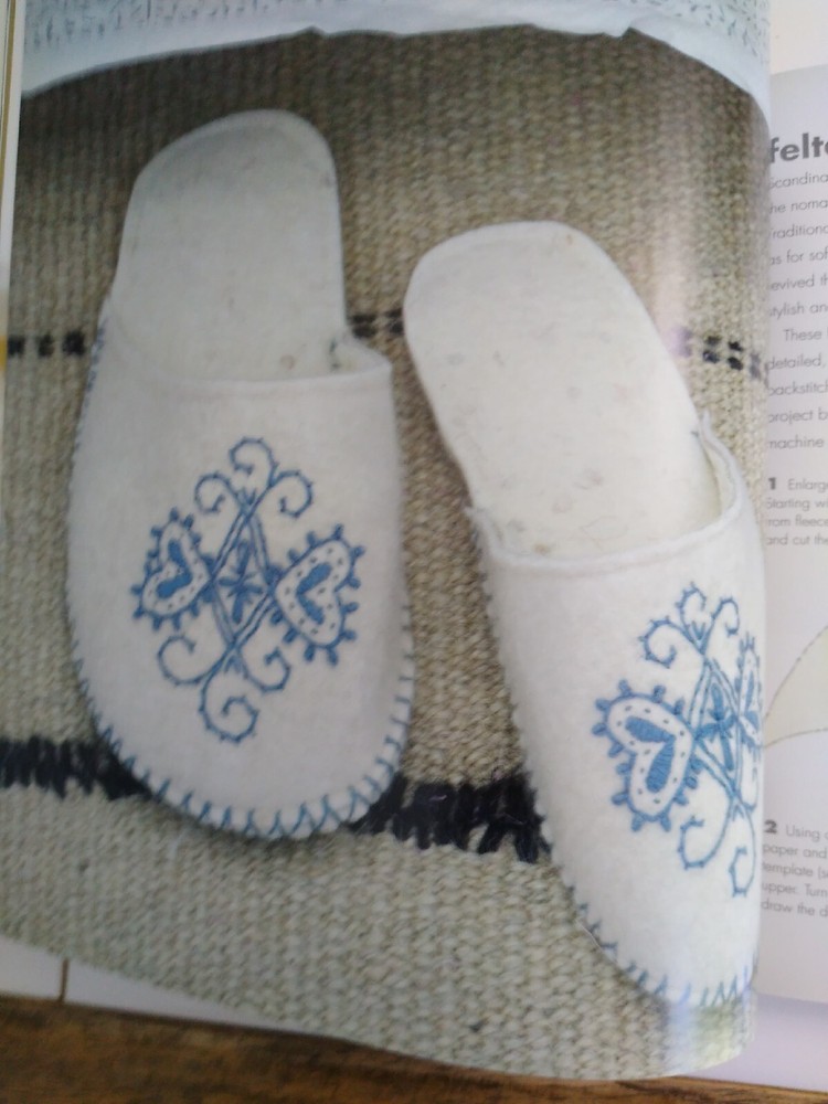 Scandinavian Needlecraft: 35 step-by-step projects by Youngs, Clare