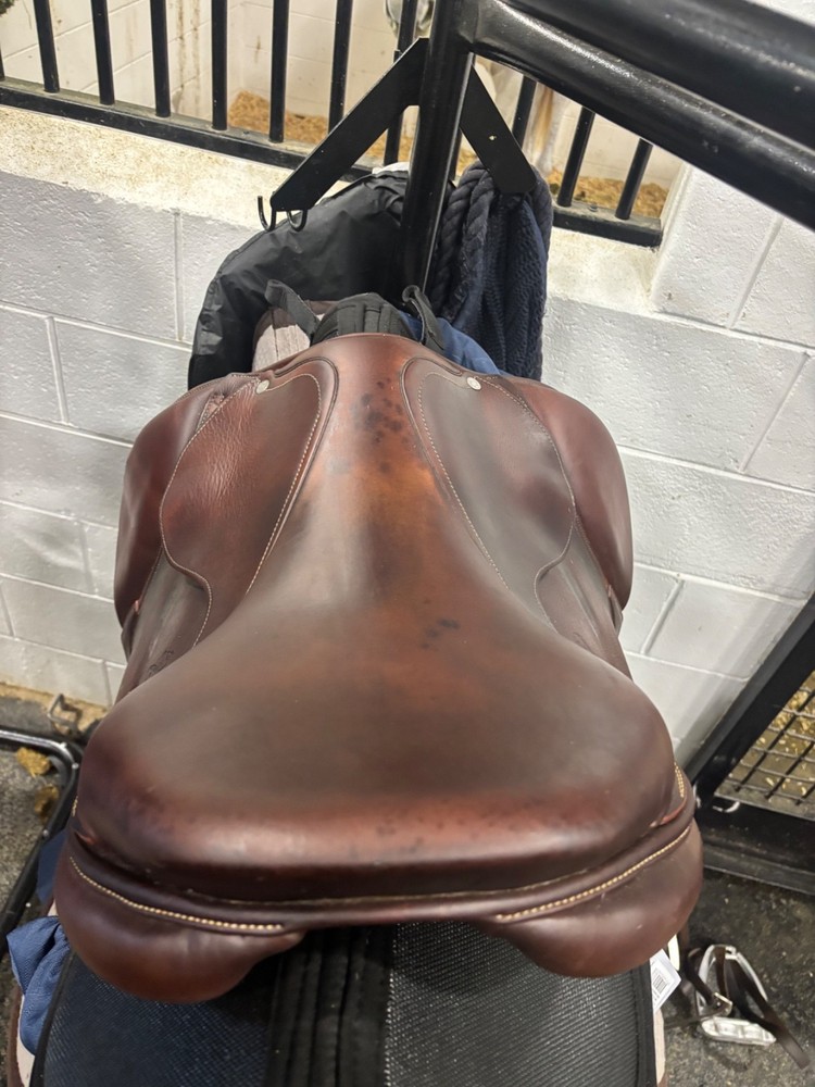 jumping saddle